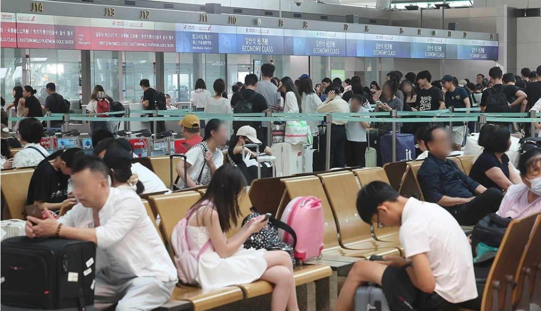 ▲ 여행객들이 몰린 인천국제공항 출국장. [사진=연합뉴스]