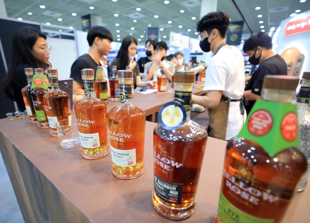 샤넬·롤렉스 제친 위스키 재테크, 공병 가격만 수십만원 