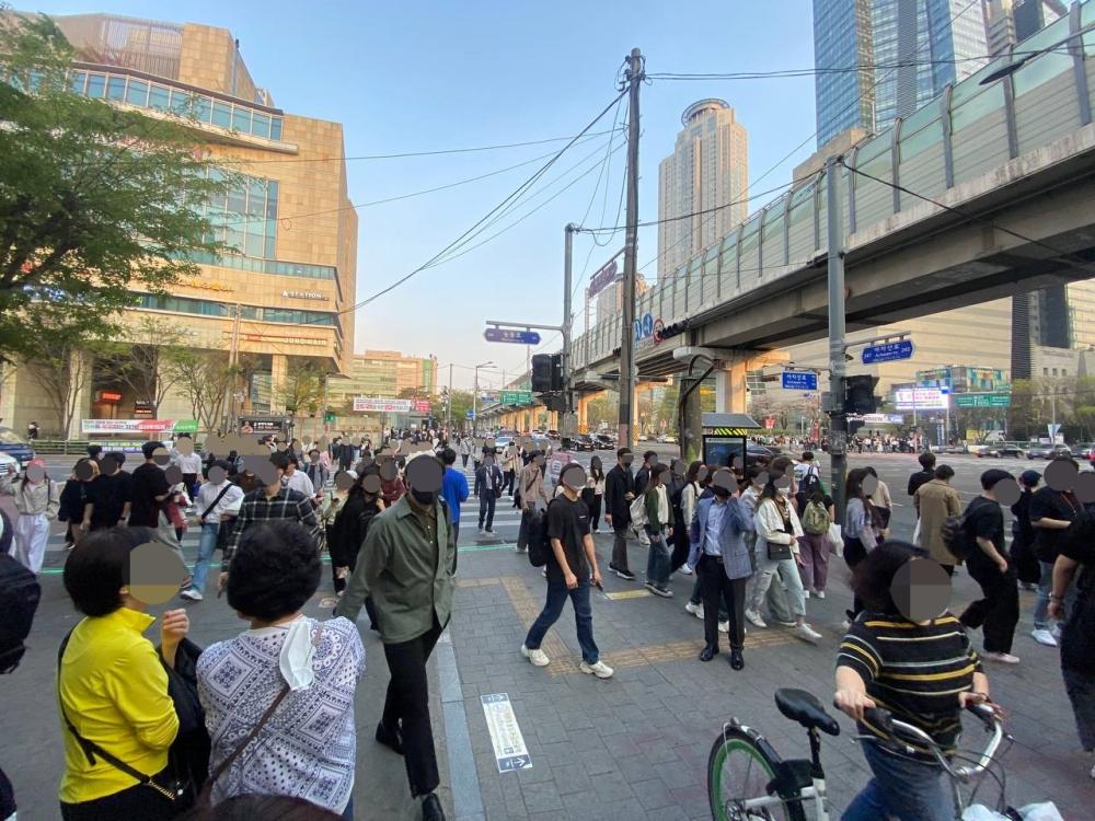 낮보다 화려한 밤…청춘남녀 만남의 성지 ‘건대·압구정’  