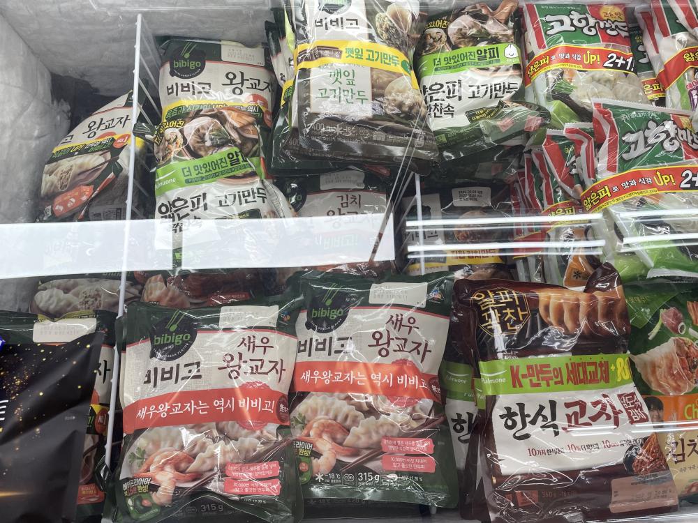 “올라도 너무 올랐다” 고물가 부담에 냉동식품 ‘불티’  