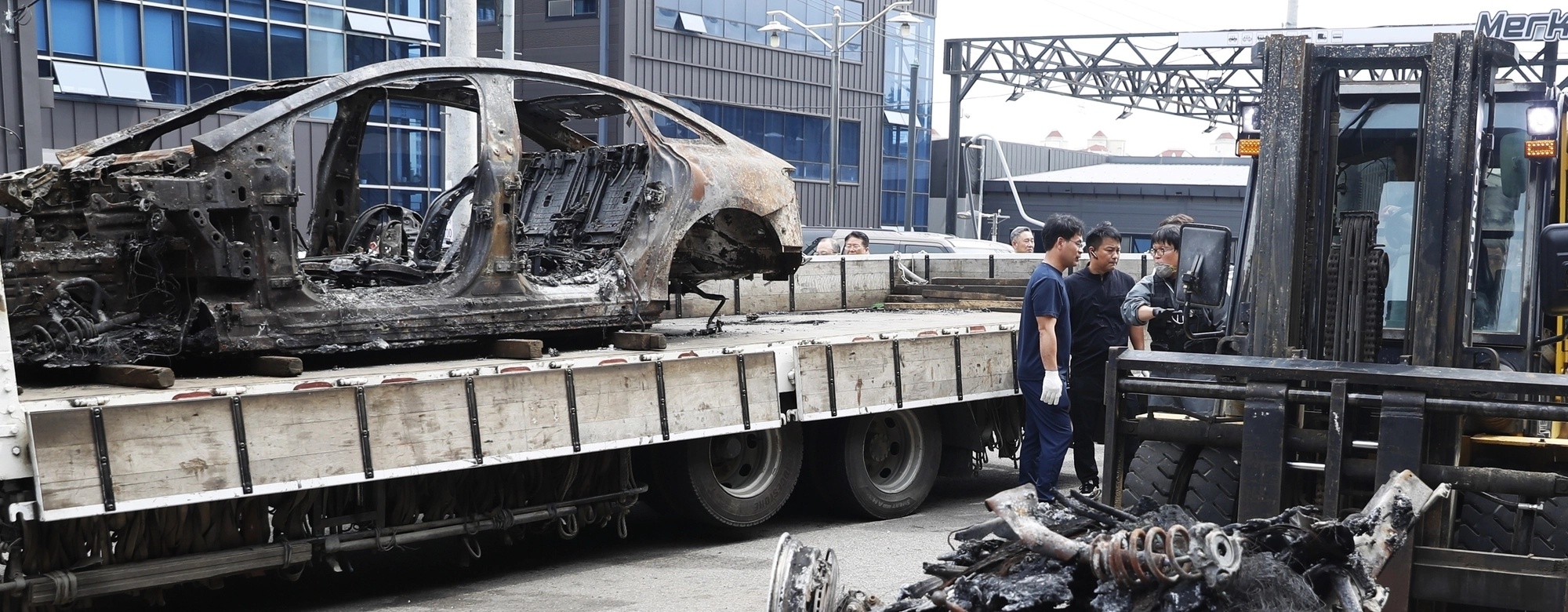 시한폭탄 전락한 사장님車…전기차 사고에 벤츠 브랜드 위상 ‘흔들’ 