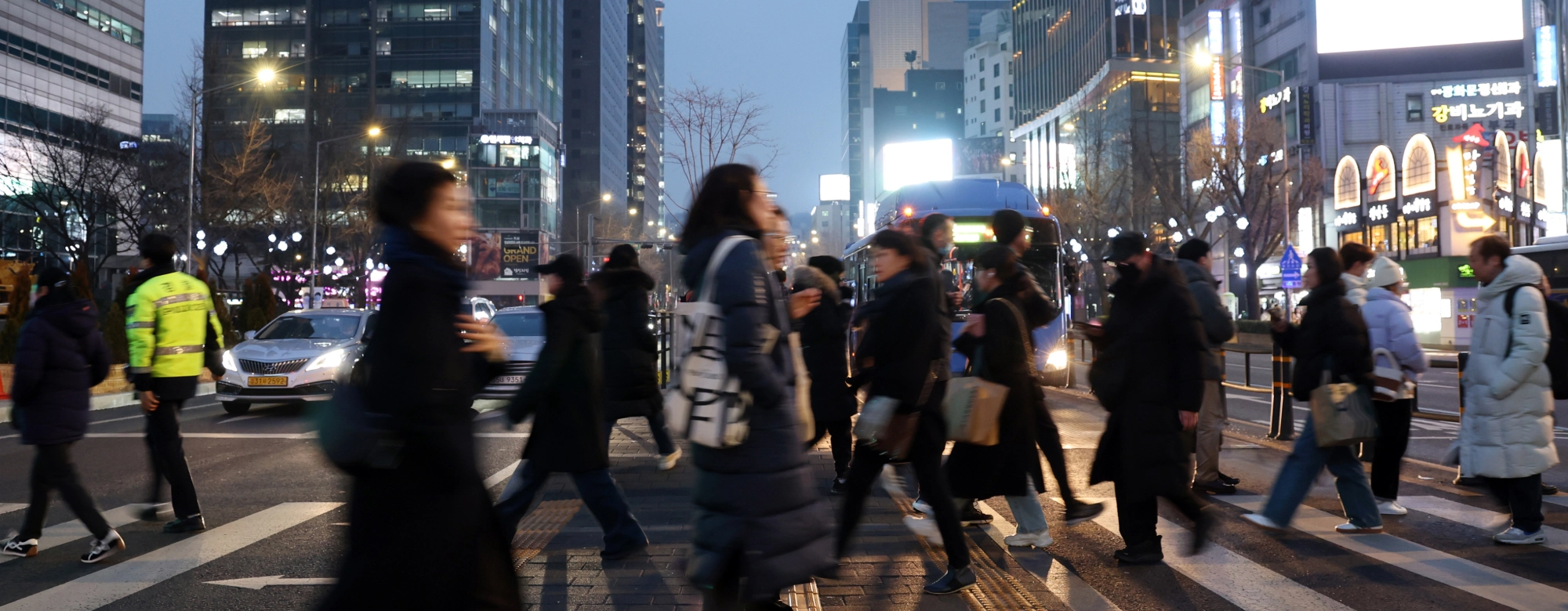 지자체 앞다퉈 주 4일제 도입…“민원은 누가 해결하나” 볼멘소리 