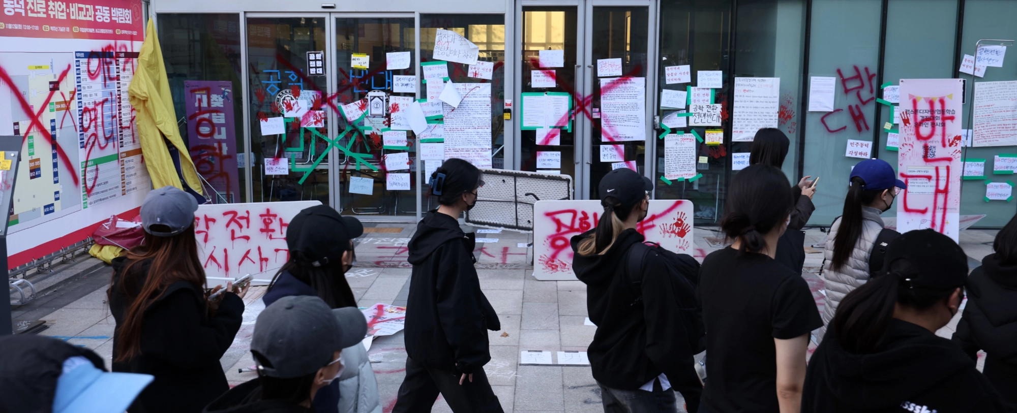 [사회숏] 매장 직원의 ‘공식 입장문’ 파장…동덕여대 사태 휩쓸린 써브웨이 