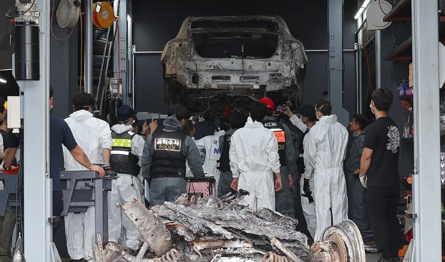시한폭탄 전락한 사장님車…전기차 사고에 벤츠 브랜드 위상 ‘흔들’ 