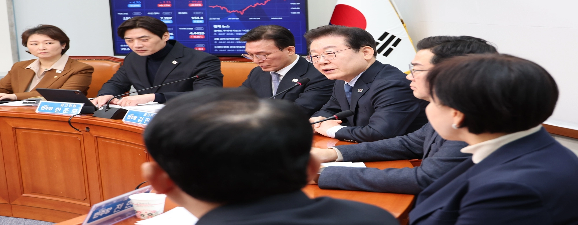 민주당 금투세 당론 ‘지도부 위임’ 결정…유예 무게 가능성 多 