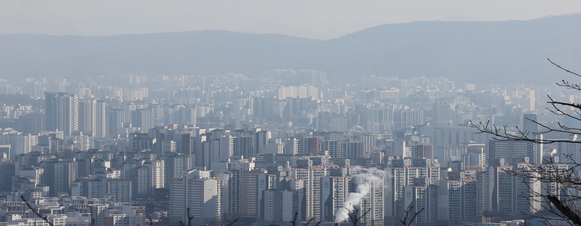 올라도 문제, 내려도 문제…대한민국 뇌관 부상한 ‘부동산 딜레마’ 