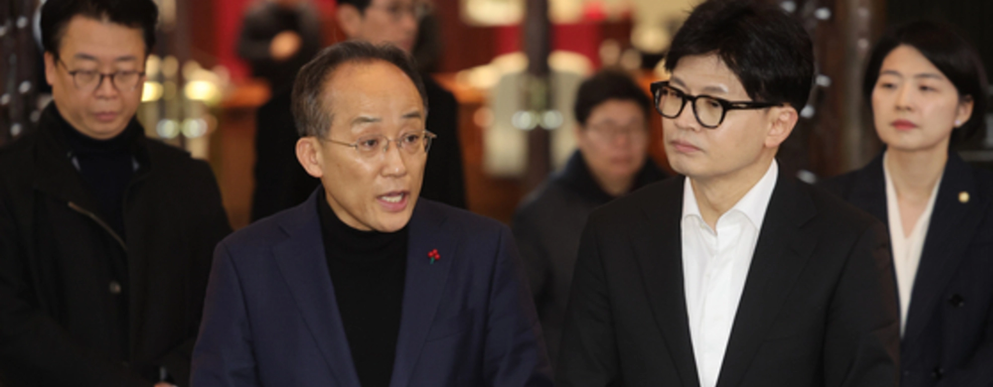 막장 계엄령과 노골적 침묵…‘외로운 소신’ 한동훈에 기우는 보수 민심 