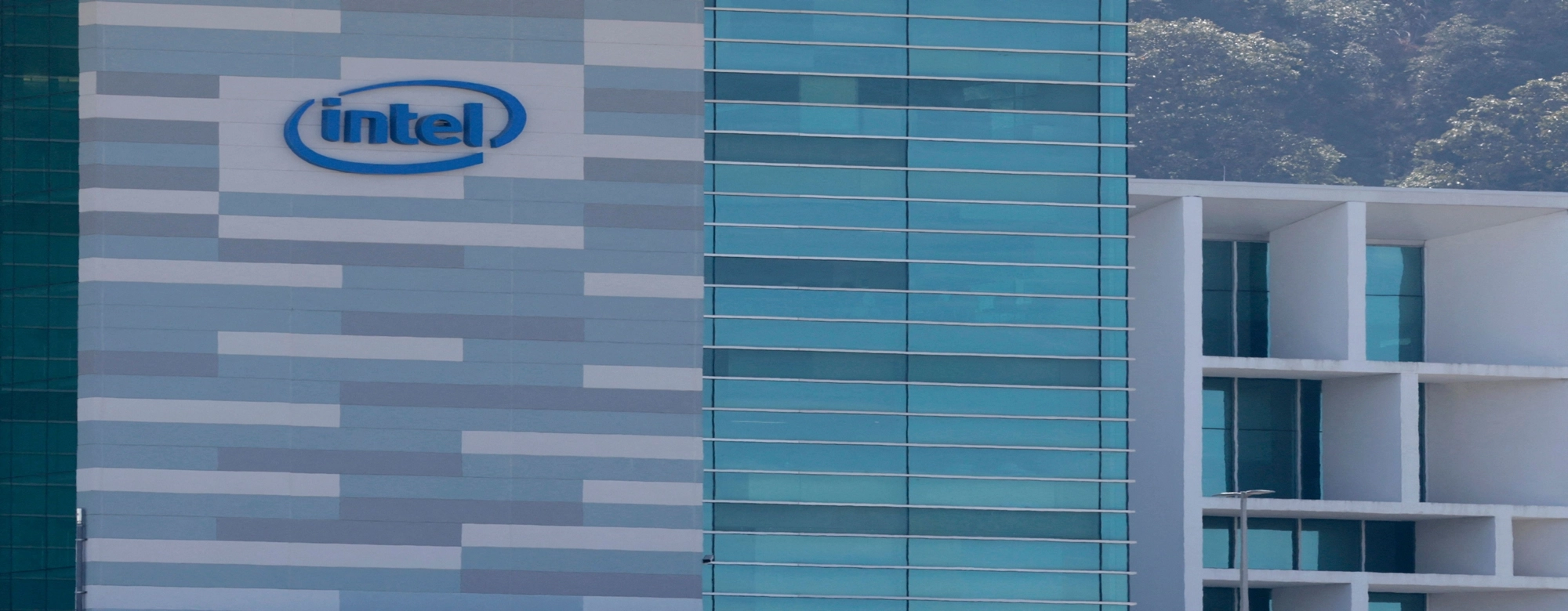 인텔, TSMC‧브로드컴 지분 인수설에 주가 16% 급등 