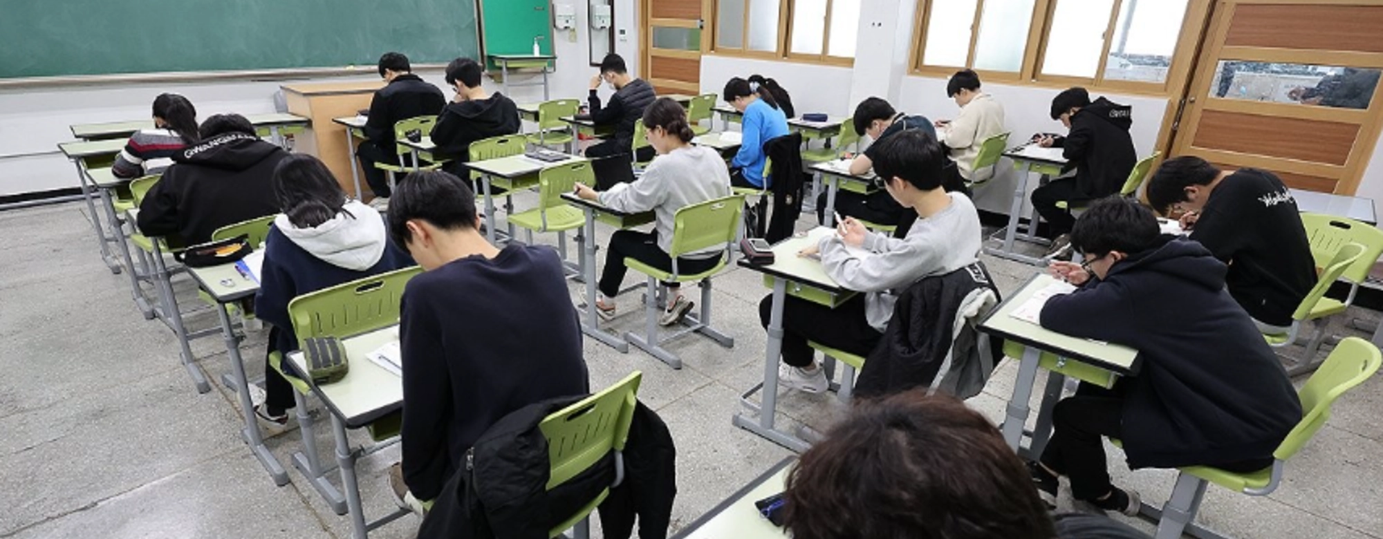 “수능 한 번에 인생 결정 그만”…사교육 과열 해법 떠오른 ‘연 3·4회 수능’ 