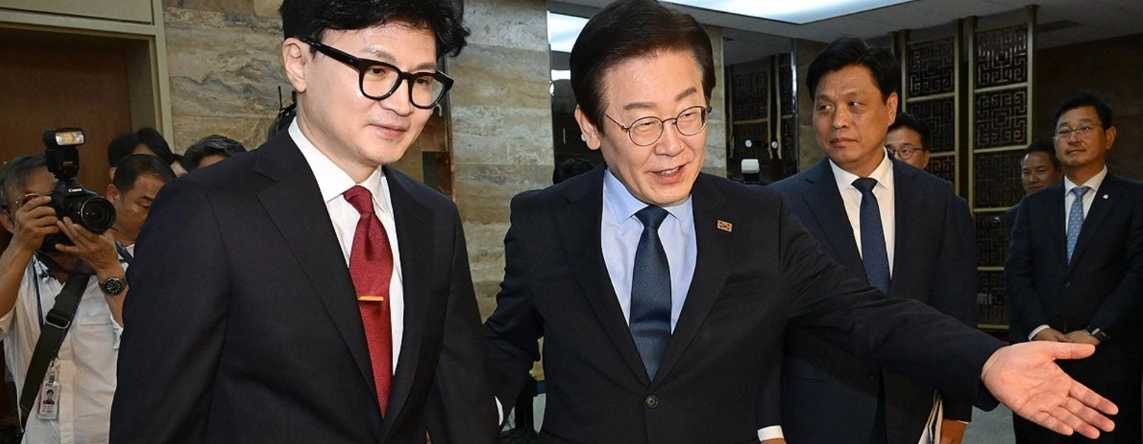 정치테마주로 돈 버는 사람 정해져 있다?…개미는 쪽박, 대주주는 대박 
