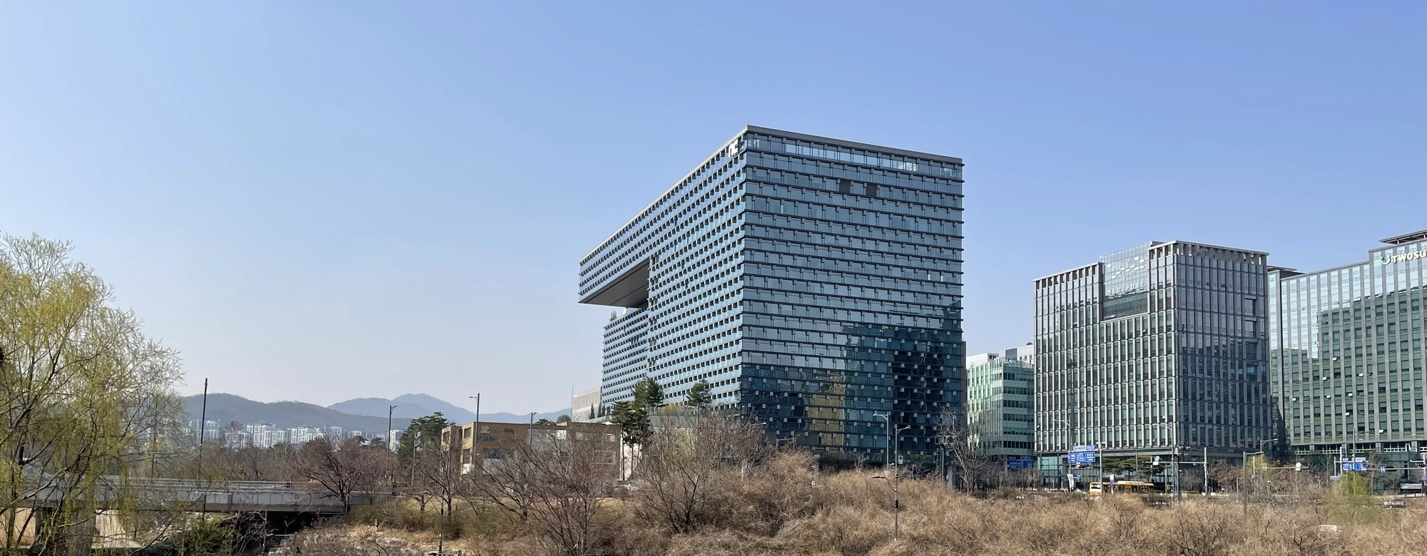게임사 내부권력 구도 따라 실적 희비, 개발파 ‘웃고’ 사업파 ‘울고’ 