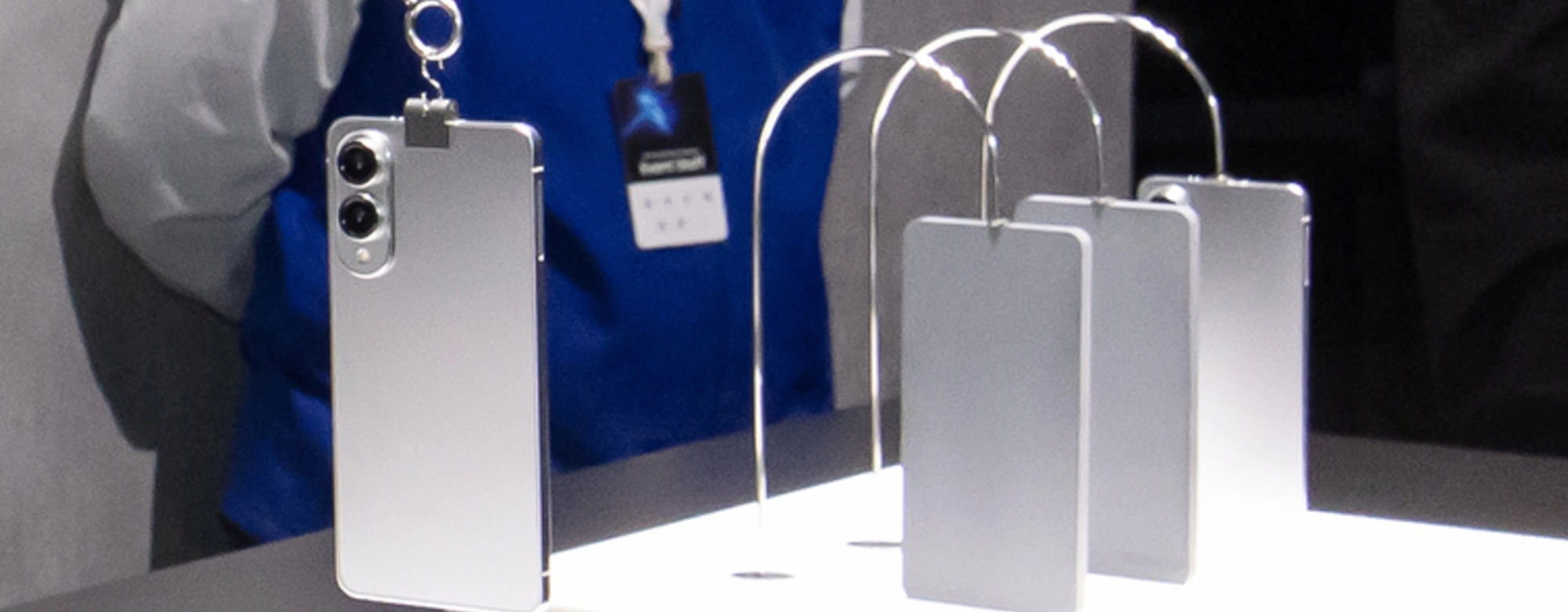 승부수 띄운 삼성전자 갤럭시…5.8mm 초슬림 스마트폰 ‘엣지’ 공개 