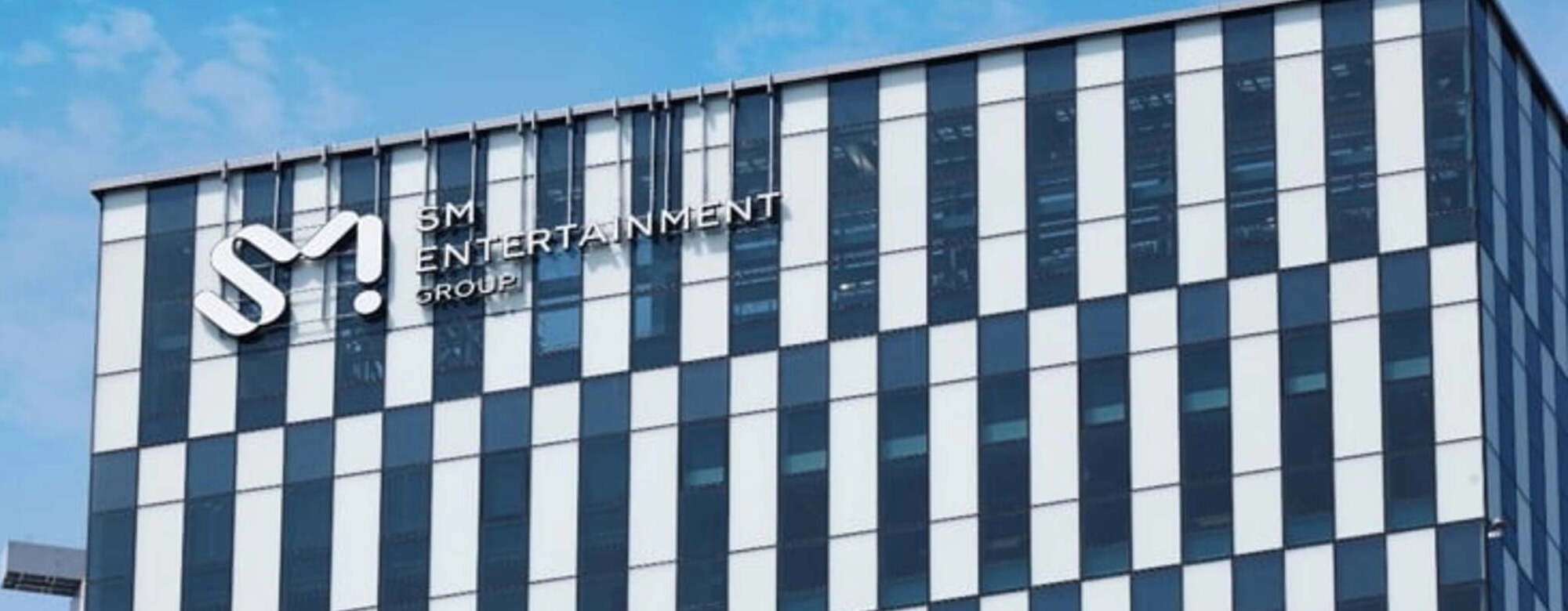 “K-팝 색채 잃을 수도”…SM지분 인수한 텐센트, ‘문화공정’ 우려 무성 