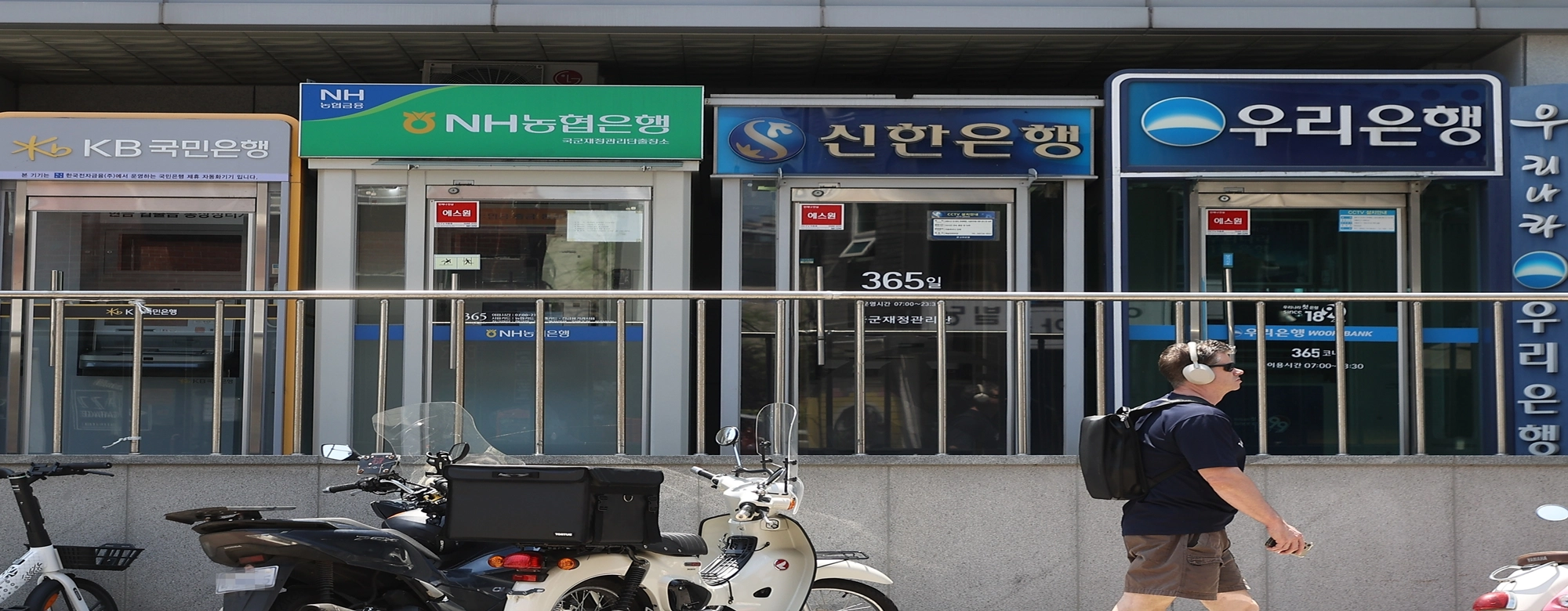 새 정부 가계부채 조이기에 수익구조 전략 고민 깊어진 은행들 