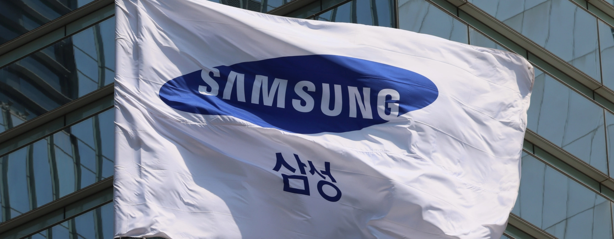 반도체에 발목 잡힌 삼성전자…2분기 영업이익 55% 감소 