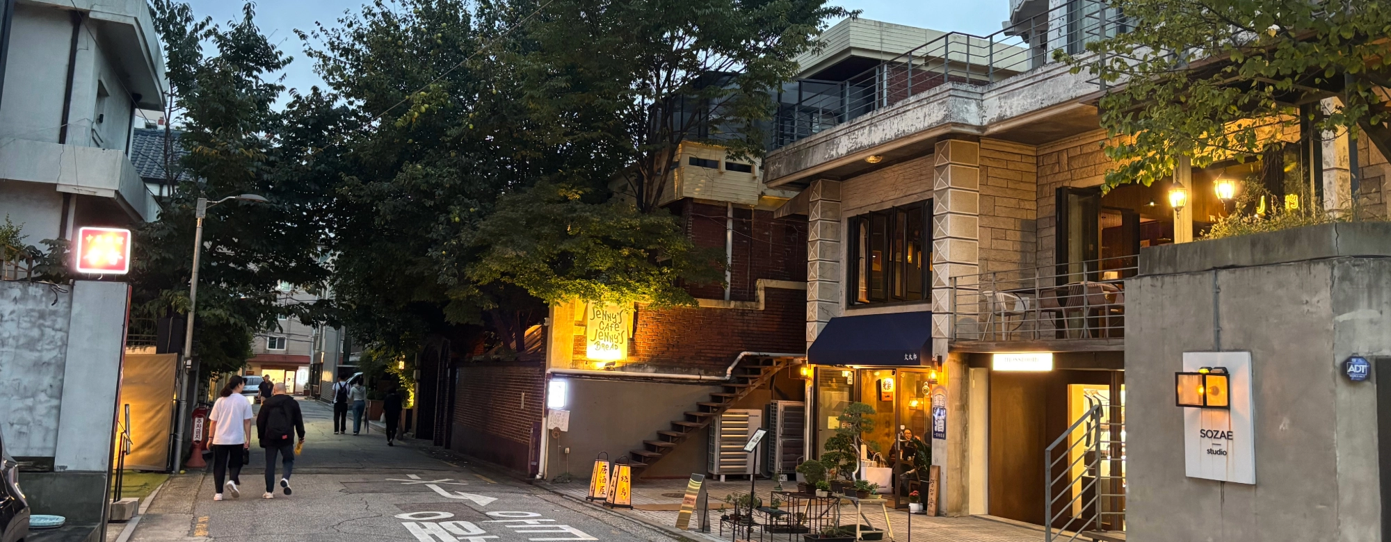 “권리금 없지만 손님은 있다”…연희동 감성골목, 생활형 상권의 역설 