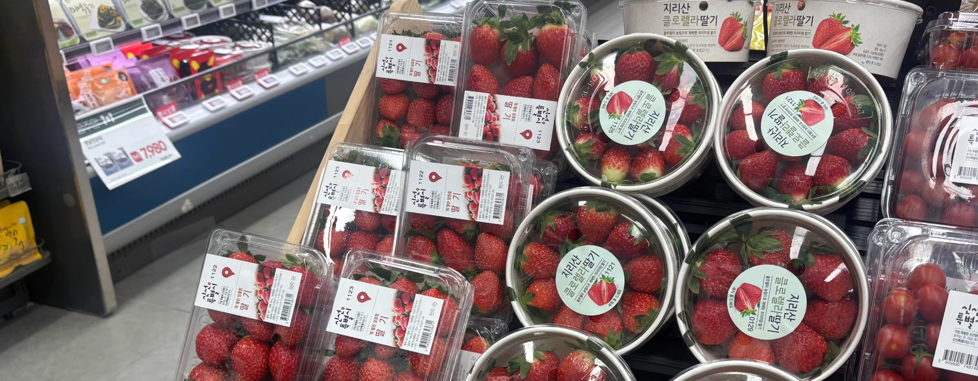 딸기값 떨어져도 가격 인상…호텔업계 딸기빙수·뷔페 ‘10만원’ 훌쩍 