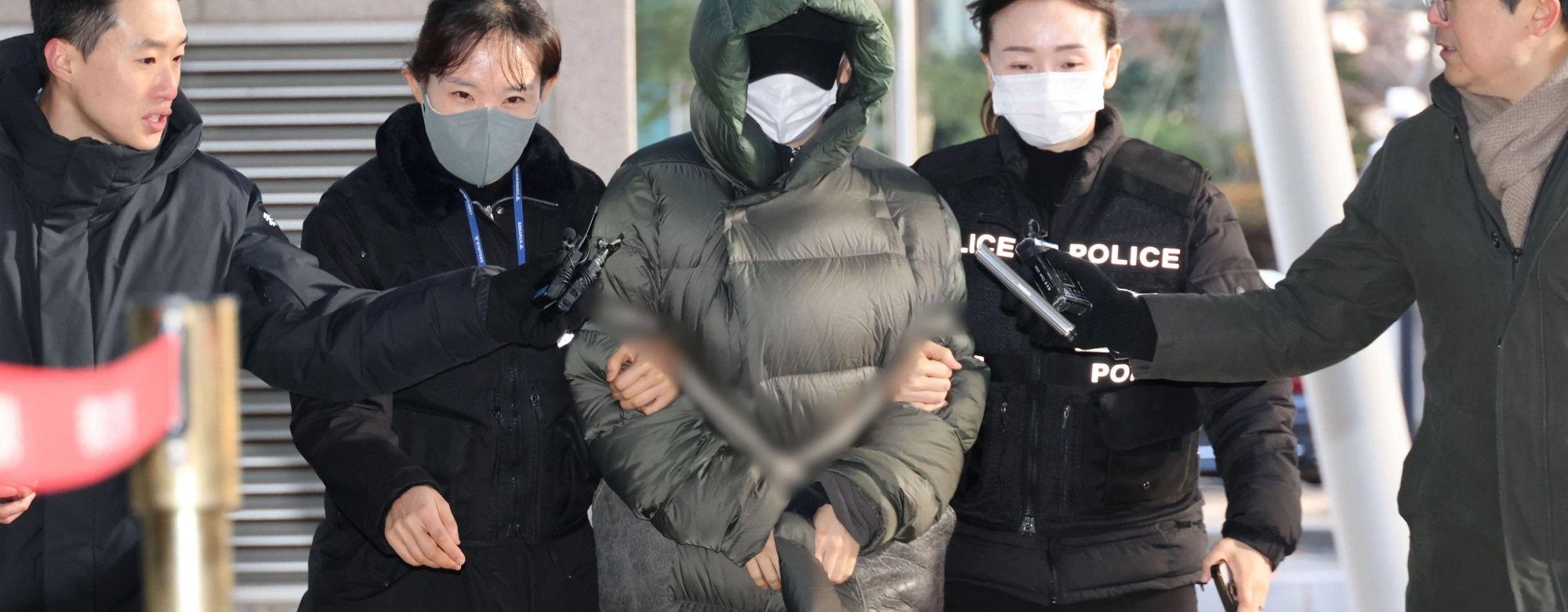 범죄는 잊고 명품만 관심…‘황하나 패딩’이 불러온 블레임룩 논란 