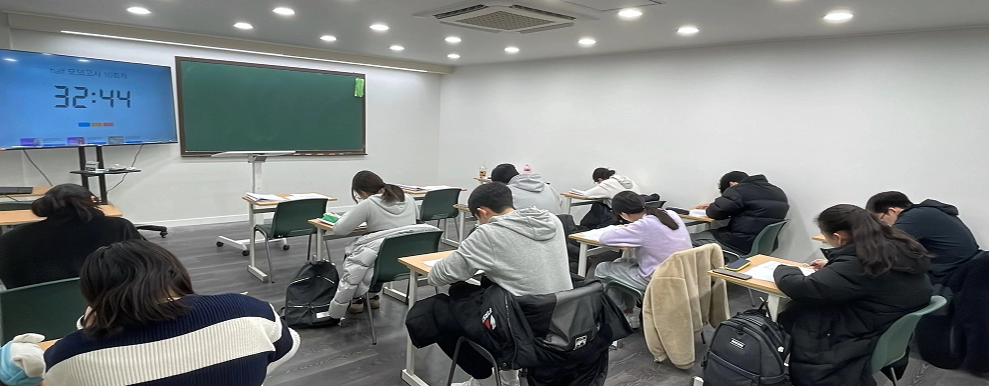 “불타기 금물”…반짝 신고가 찍고 급락, 춤추는 교육 테마주 