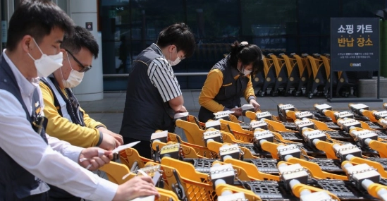 차별에 뿔난 이마트 직원들 “우린 정용진 후계수업 희생양” 