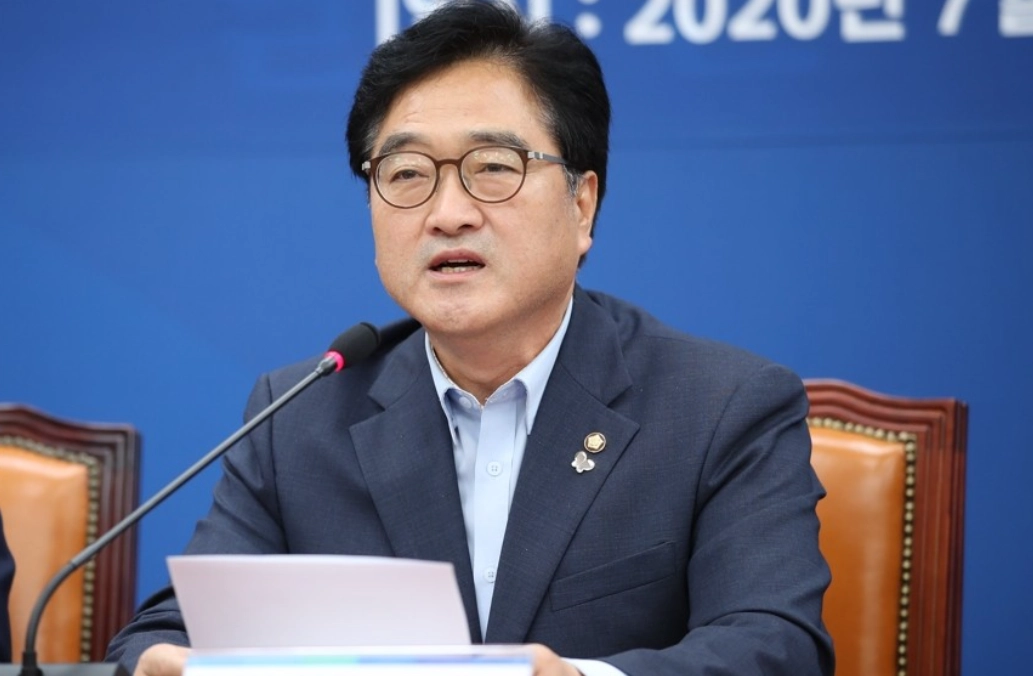 추미애 꺾은 우원식, 민주당 국회의장 후보 선출 