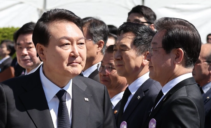“이젠 지겹다” 친윤·친명 도돌이표에 ‘국민 왕따’ 전락한 K-정치 
