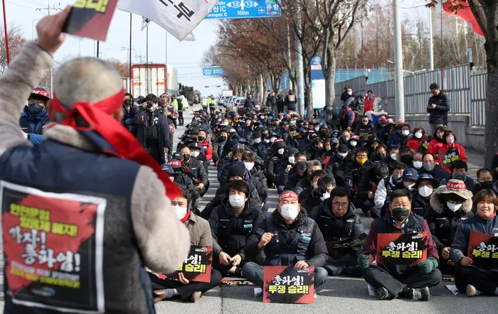 “파업공화국 전락할 것”…노조·야당 공세에 韓경제 먹구름 