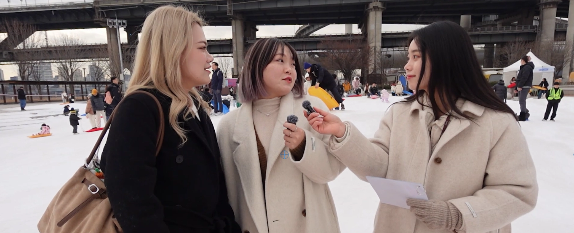 [영상] 썰매타고 뜨끈한 국물 한 모금…외국인들 푹 빠진 K-겨울 정취 