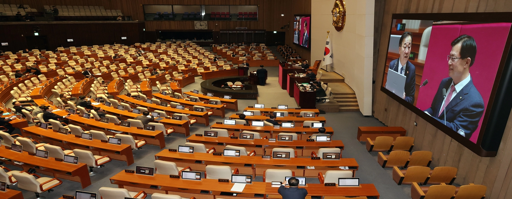 집값 정책 맹공 퍼붓는 의원님들 10명 중 4명은 ‘다주택자 · 강남집주인’
