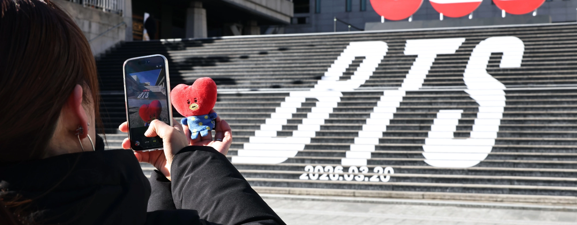 광화문이 들썩인다…BTS 컴백 앞두고 ‘명당 전쟁’에 노숙 대기까지 