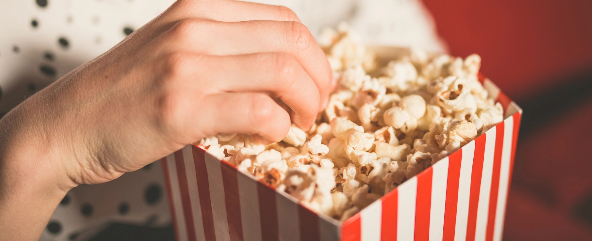 [푸드레터] 영화관에선 왜 팝콘일까? 너무 익숙한 그들의 첫 만남 