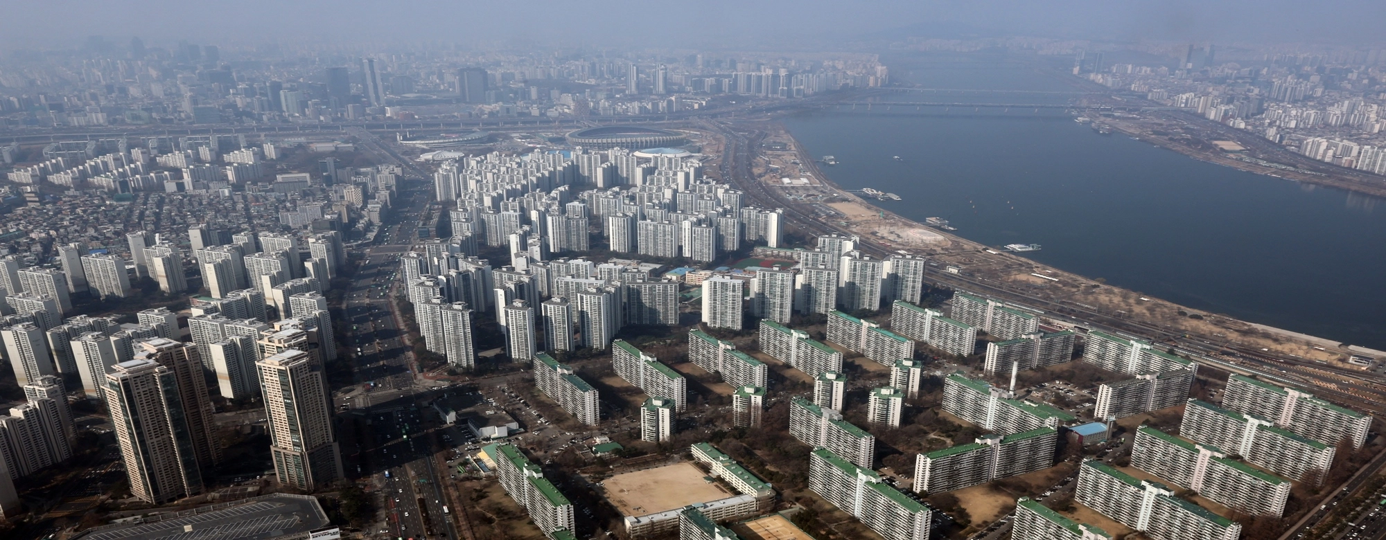 “세금 올리면 세입자만 피해” 부동산 논리, 과연 어디까지 사실일까 