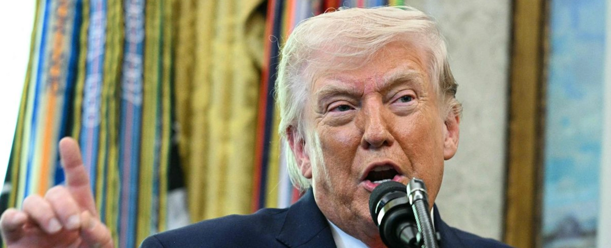 [리더브리핑] 뒤론 협상, 앞에선 압박…美 트럼프 ‘이중 전략’ 박차 