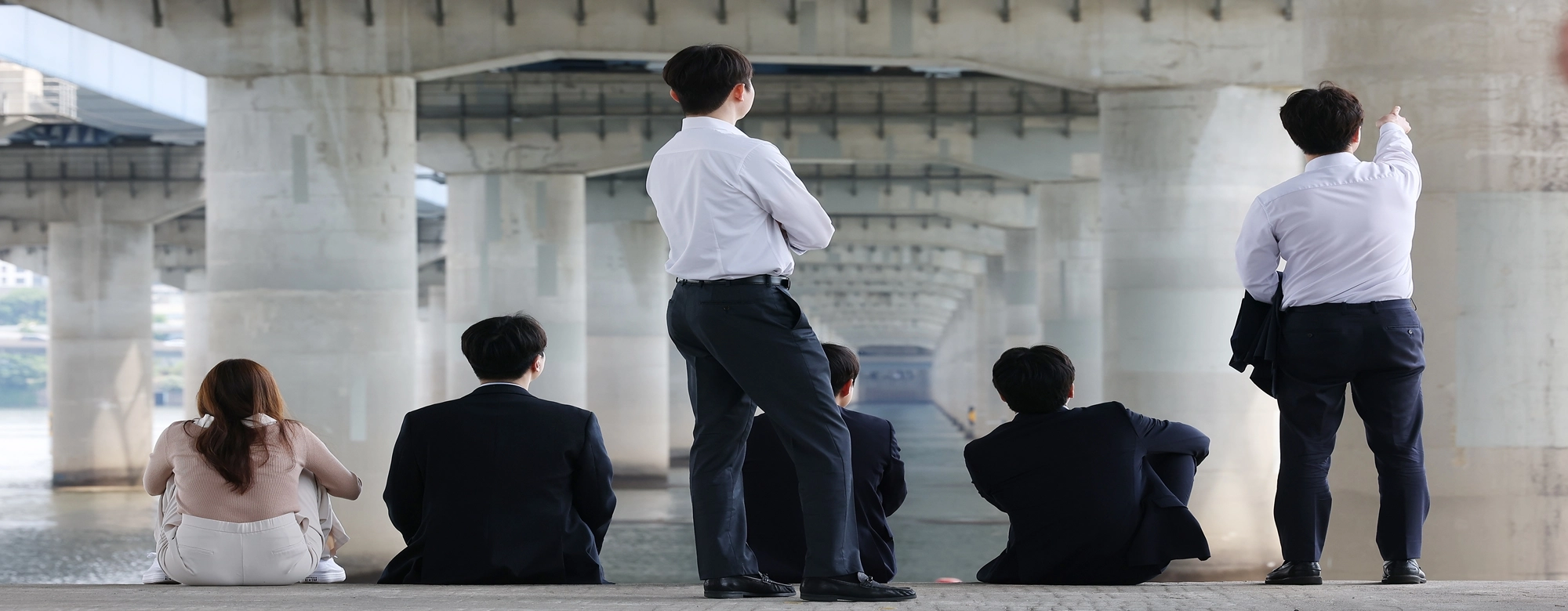“누군 억대 성과급, 회사 대출로 집 사는데” 박탈감에 좌절한 평범 청년들