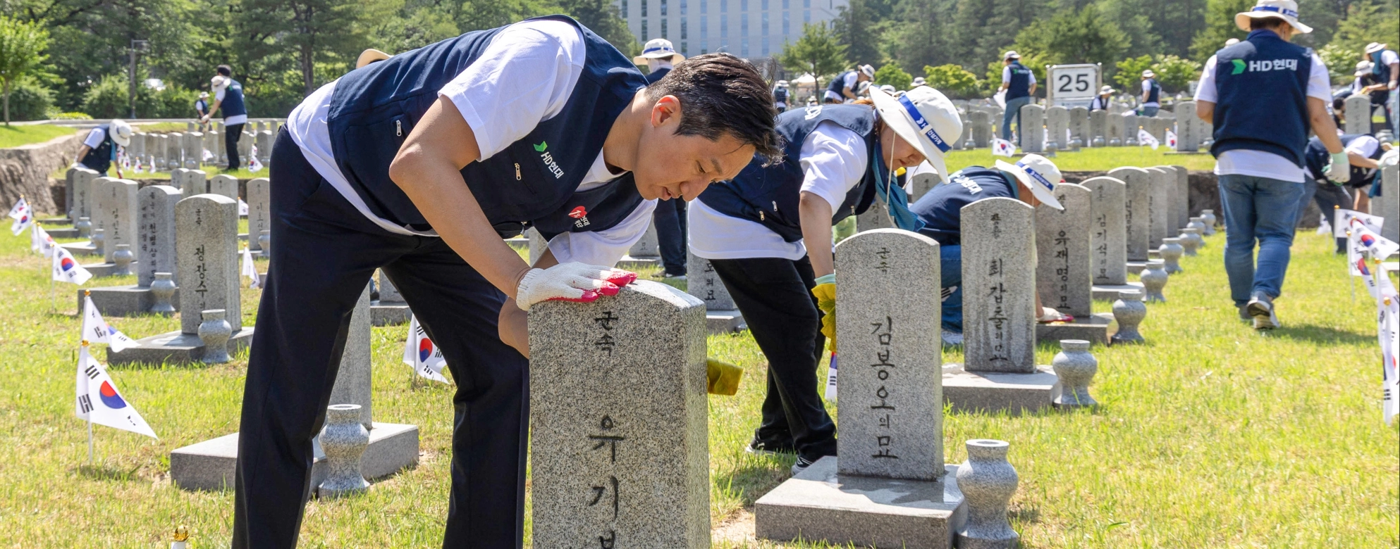 정기선 HD현대 회장, 한국전쟁 발발 76주년 맞아 현충원 참배 
